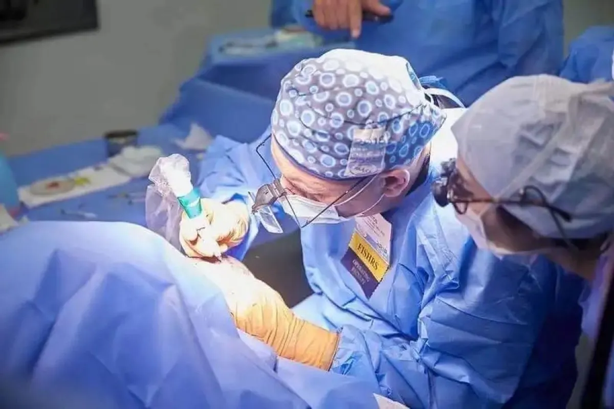 Μεταμόσχευση Μαλλιών - Zontos Hair Clinic MD, BSc, MSc, PhD, FISHRS, ABHRS clinic 1